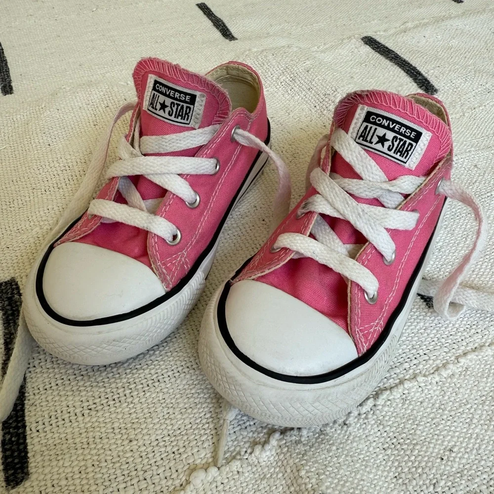 Perfect Pink 🩷 CONVERSE for Lil Girls Sz 9